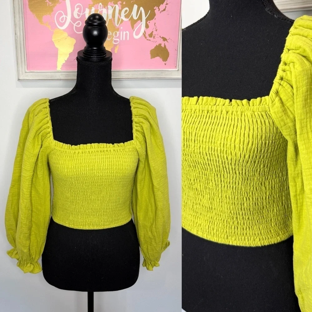 Lulu’s Crop Green Bubble Sleeve Top